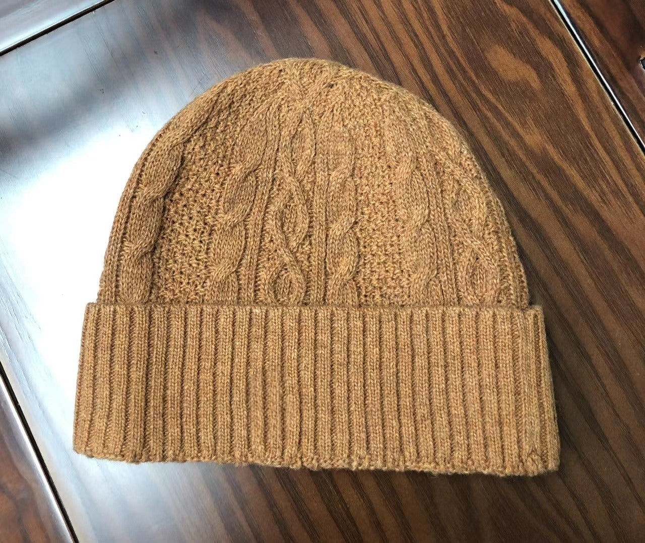 Men and women with the new casual Joker warm knitted hat