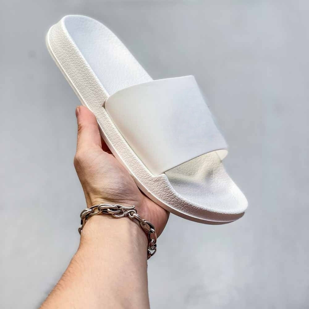 Men and Women with The New Fashion Casual Joker Comfortable Sports Sandals and Slippers.