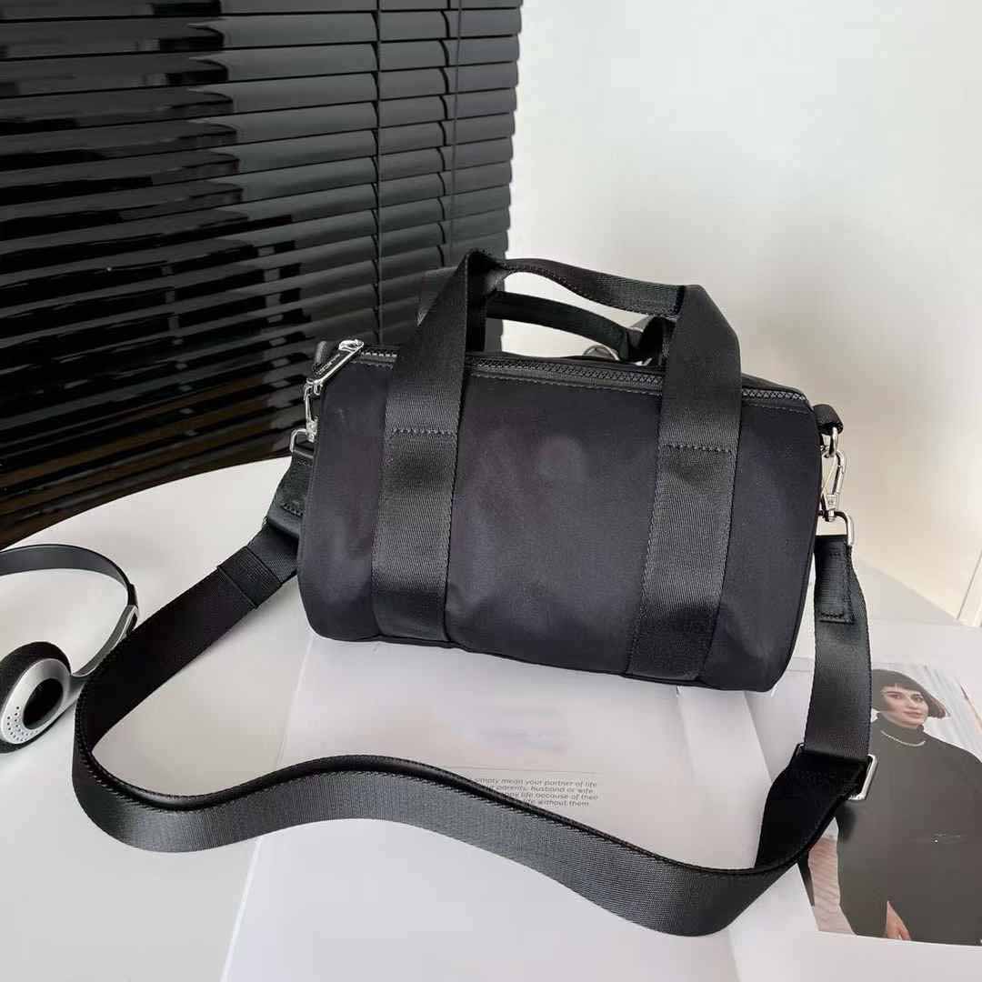 LU Men and women with the same 2025 new fashion Joker outdoor sports fitness bag portable large-capacity travel bag messenger bag