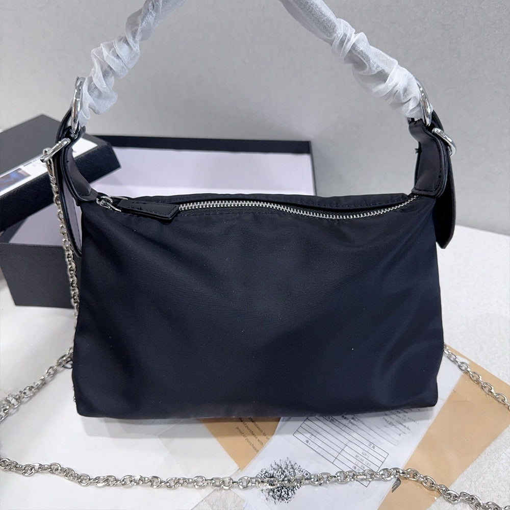 Casual Joker Large Capacity Light Slung Chain Decorative Retro Shoulder