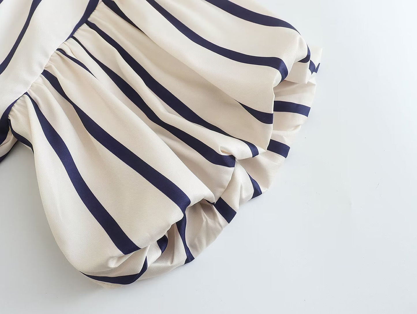 2026 Women's loose bubble sleeve printed shirt