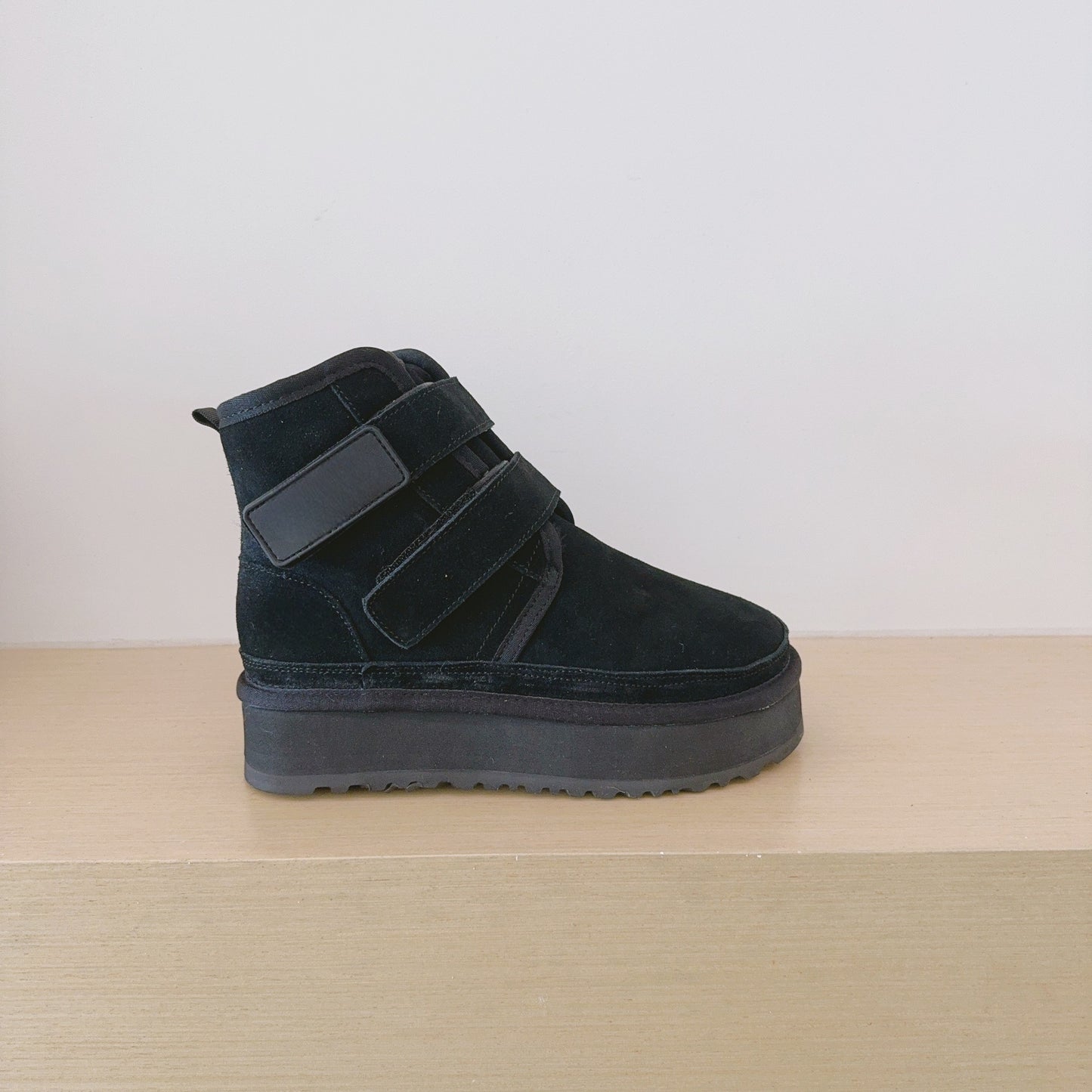 Women's New Winter Warm Double hook and loop Snow Boots have a shoe box