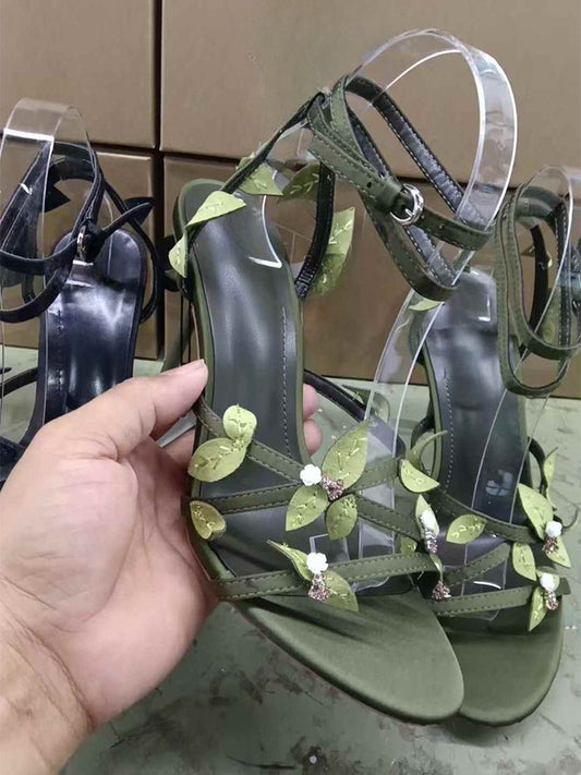 Women's New Temperament Joker Exquisite Flower Decoration Stiletto Sandals.