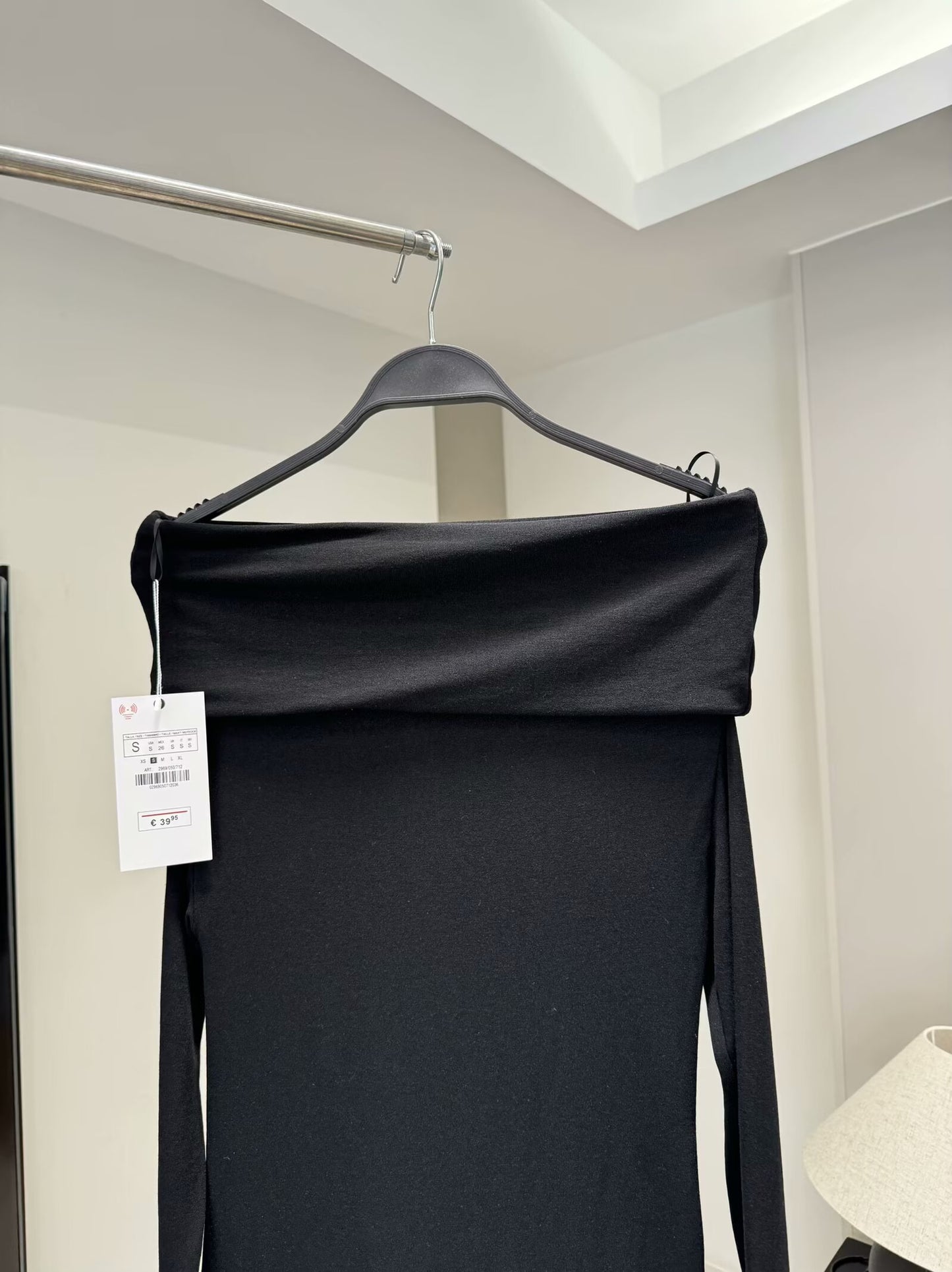 Women's new fashion strapless pleated long sleeved off shoulder top